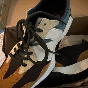 New Balance 327 Women’s Athletic Shoes